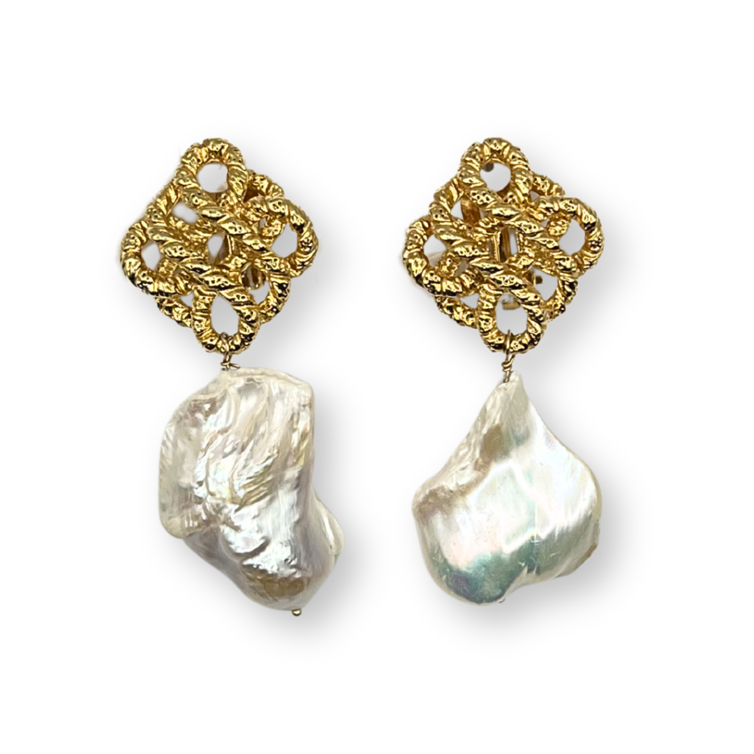 geometrical golden vintage clips with dangling baroque pearls