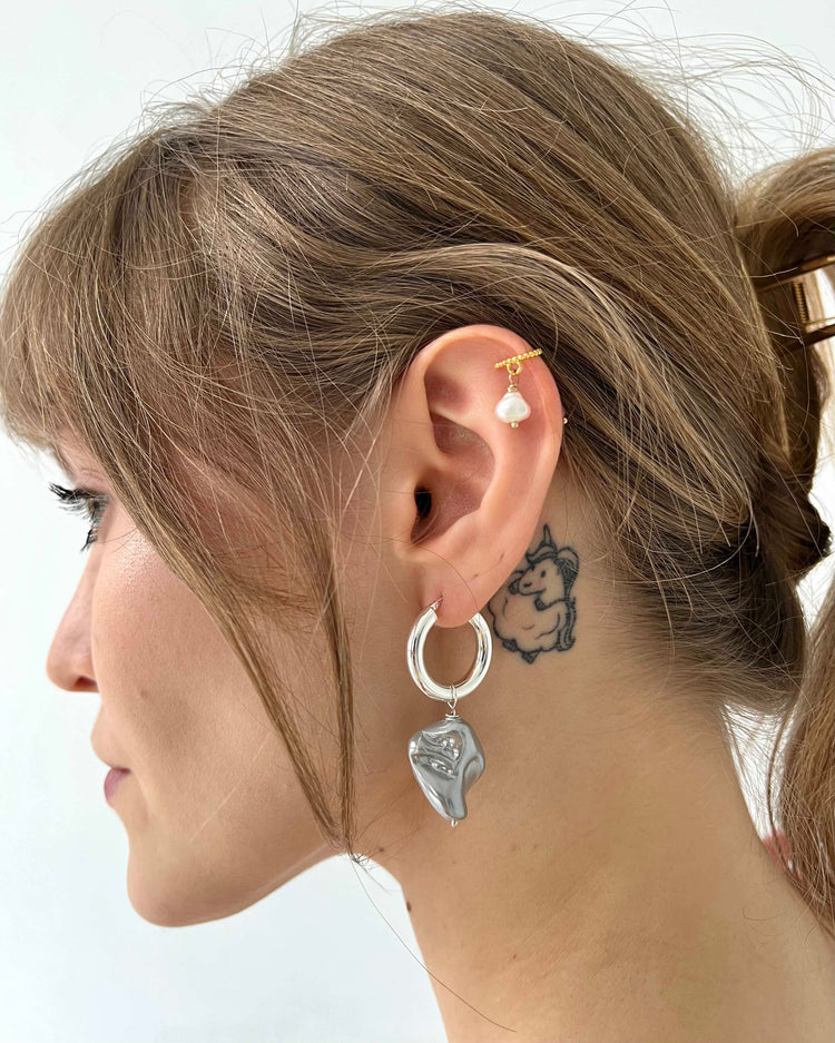 metal silver dangling earrings