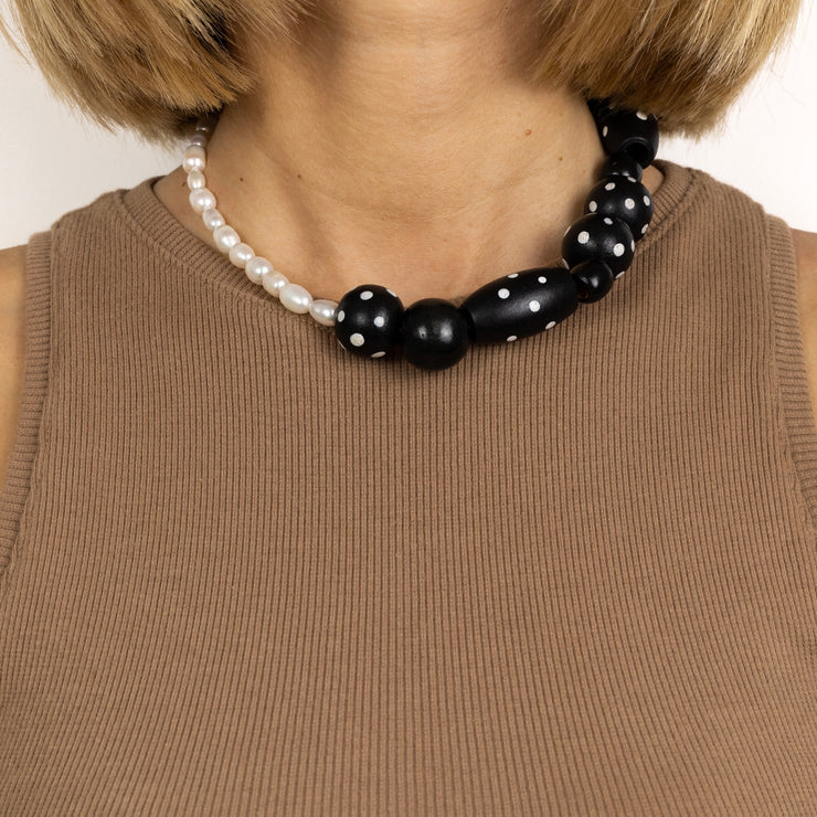 Cracovie necklace on model
