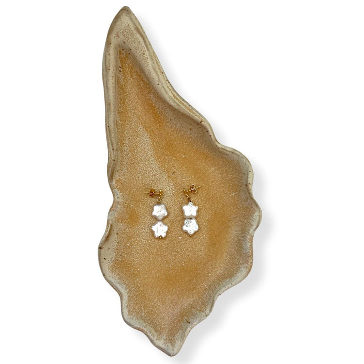 flower shaped pearl earrings