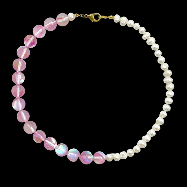 freshwater pearls necklace.