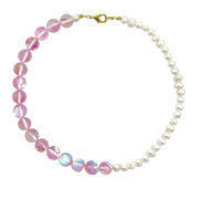 freshwater pearls necklace.